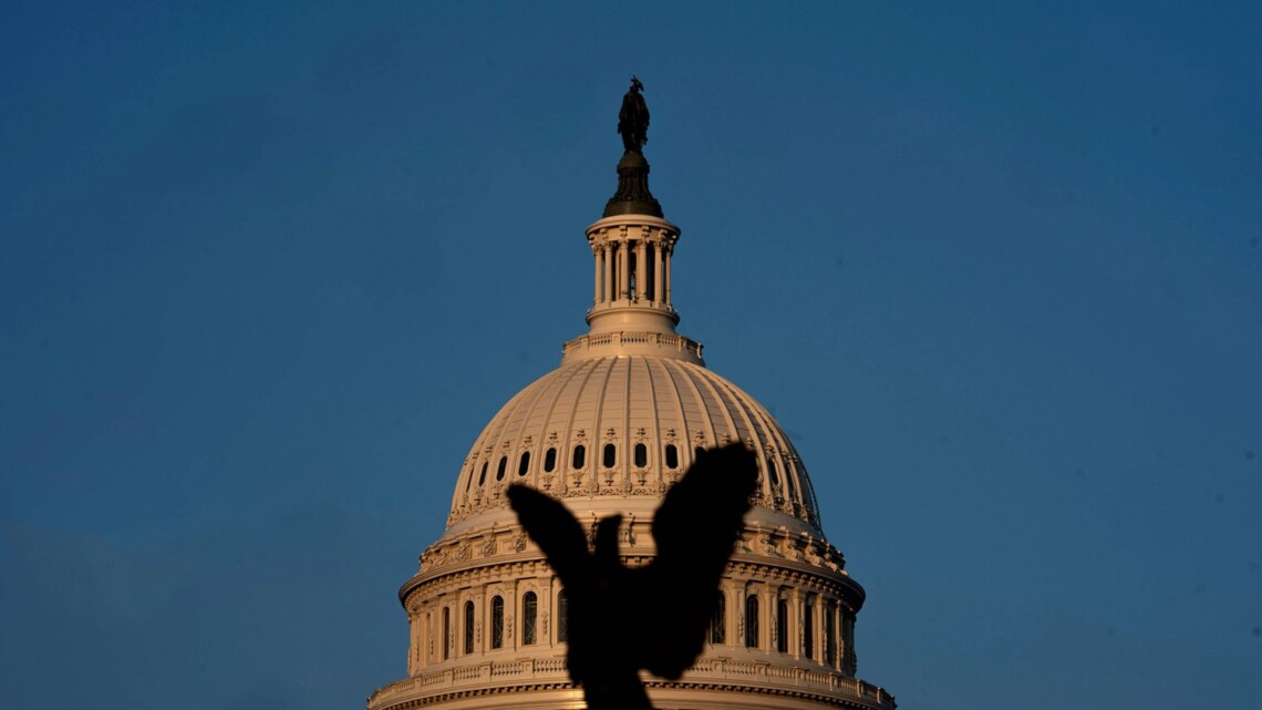 Палата представителей одобрила законопроект о повышении лимита госдолга США. Теперь очередь за Сенатом.