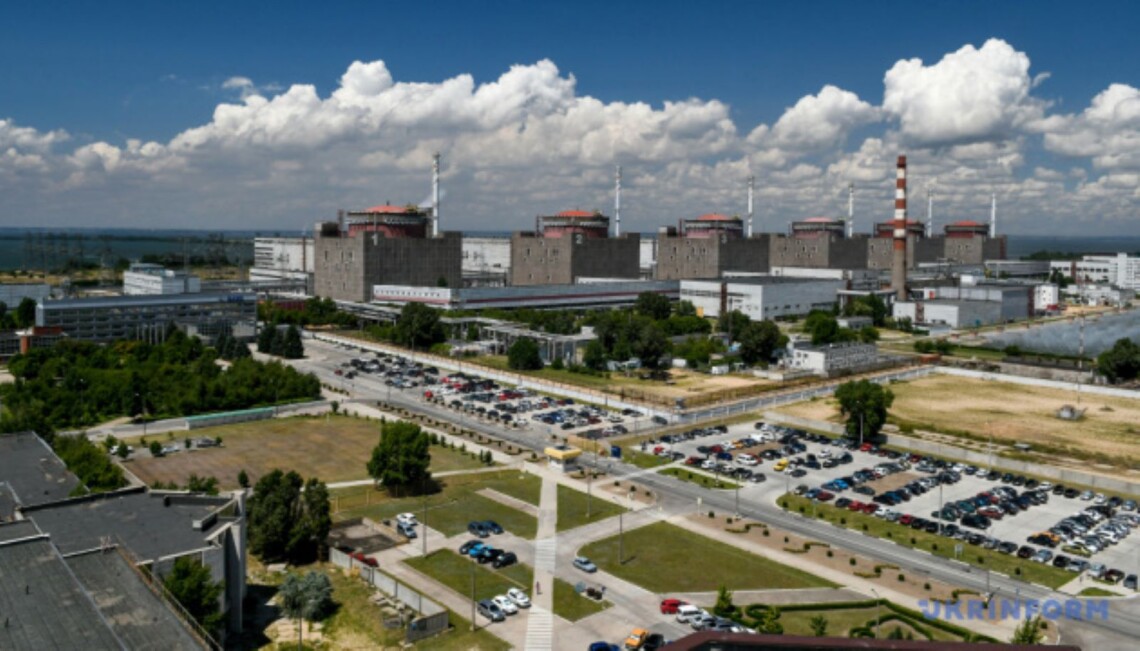 В МАГАТЭ следят за безопасностью на Запорожской атомной электростанции после подрыва Каховского водохранилища. Пока угрозы ядерной безопасности на станции нет.