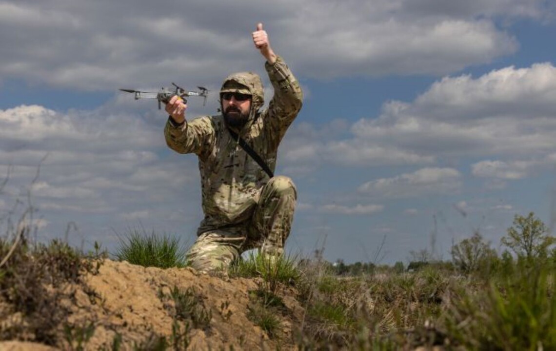 Украинские военные с помощью армии дронов оставили российских оккупантов без связи на Сватовско-Купянском направлении.