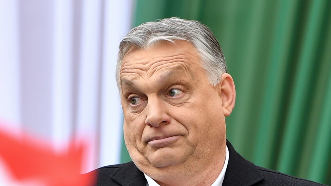 Премьер Венгрии заявил, что Украина якобы перестала быть суверенной страной, потому что воюет исключительно благодаря поддержке Запада. Он также не считает путина военным преступником.