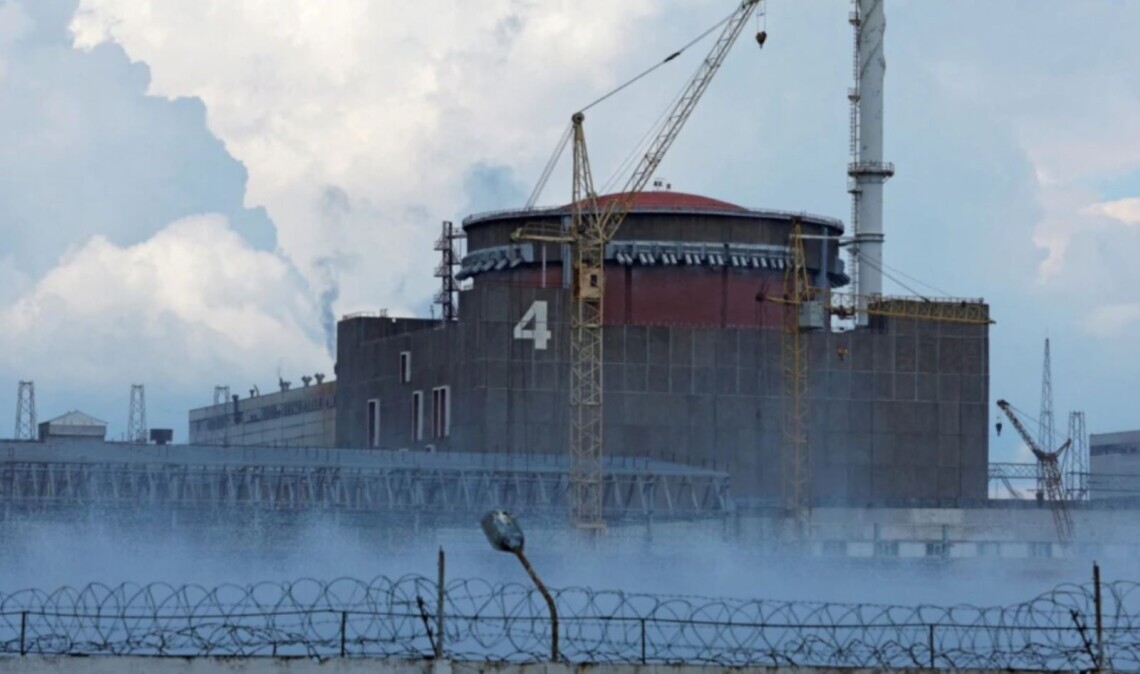 Российские захватчики продолжают доставлять на территорию Запорожской атомной электростанции мины и взрывчатые вещества.