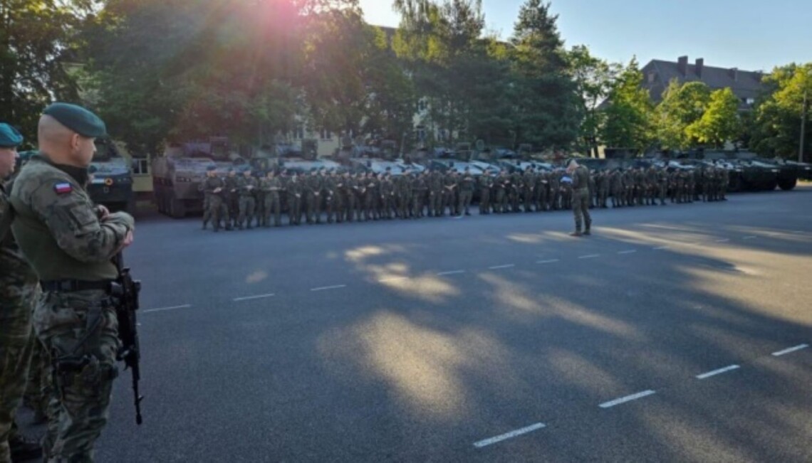 Польша в субботу, 8 июля, направила на границу с Беларусью дополнительный военный контингент численностью более тысячи военнослужащих.