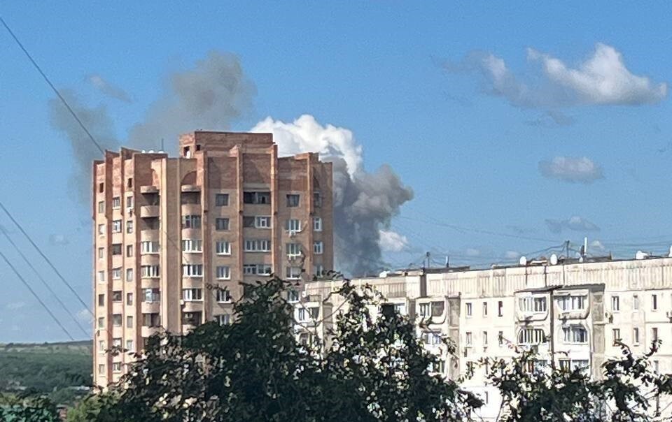 Отмечается, что 16 июля украинские военные поразили склад ракетного вооружения россиян недалеко от Луганска. Взрыв произошел во временно оккупированной Екатериновке.