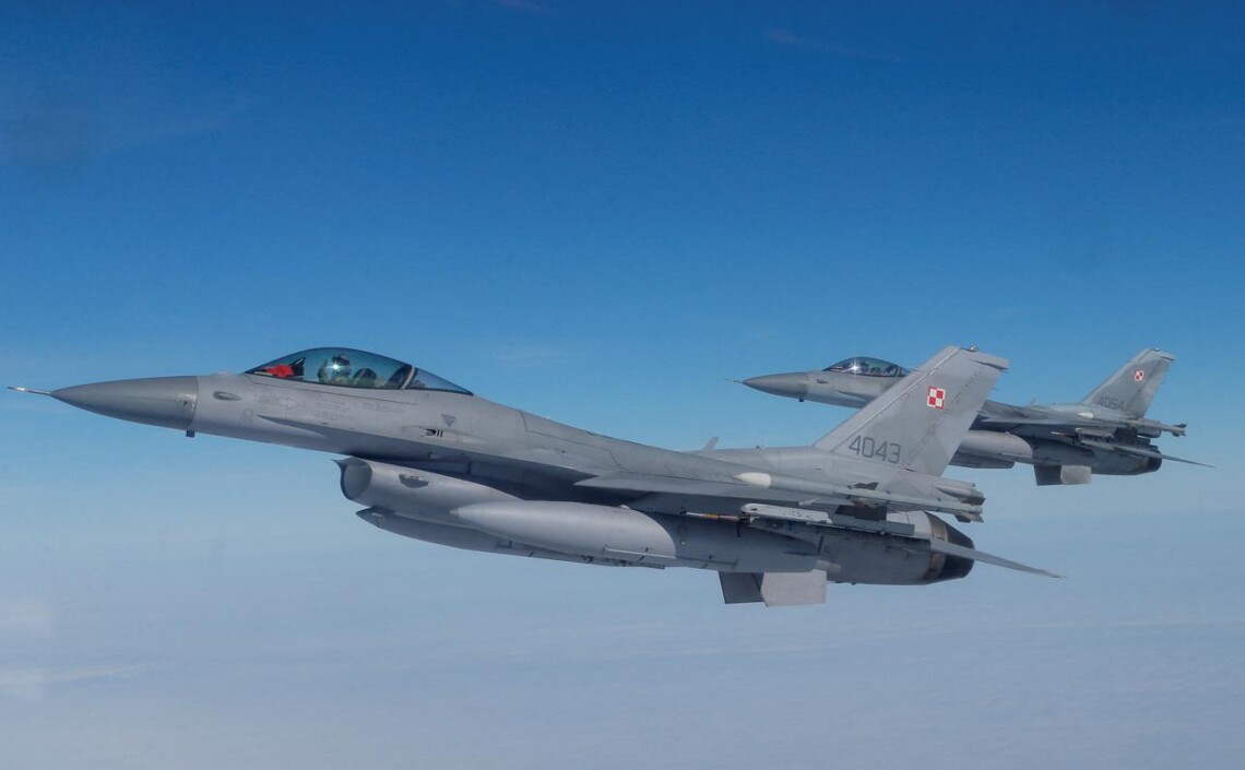 Даже если решение о передаче Киеву истребителей F-16 будет принято немедленно, на доставку и подготовку уйдут месяцы. Об этом сказал госсекретарь США Энтони Блинкен.
