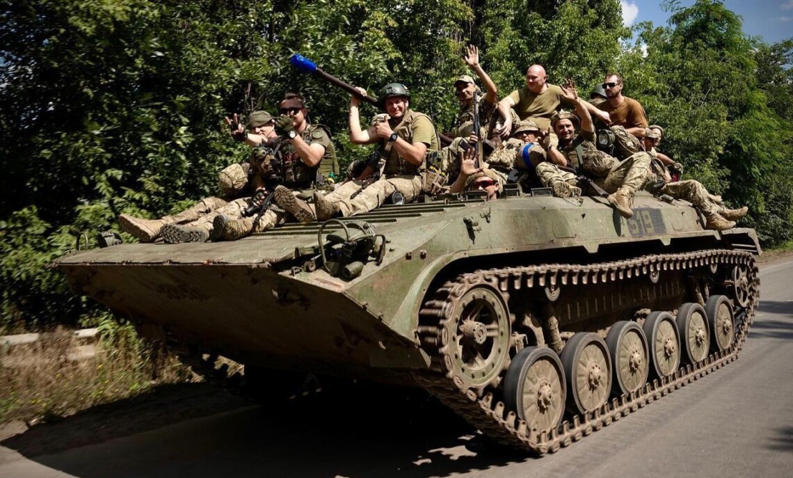 Силы обороны Украины постепенно продвигаются вперед на юге от Бахмута. Анна Маляр сообщила, что самые ожесточенные бои в данный момент идут в районе трёх населённых пунктов – Клещиевки, Курдюмовки и Андреевки.