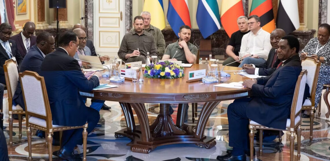 Африканские лидеры рассматривают возможность повторного визита в Киев для обсуждения так называемой мирной инициативы по урегулированию войны россии против Украины. Об этом сообщил глава МИД Уганды.