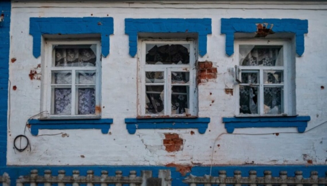 В воскресенье, 30 июля, российские оккупанты ударили по жилому дому в селе Новодмитровка Херсонской области. Пострадала женщина.