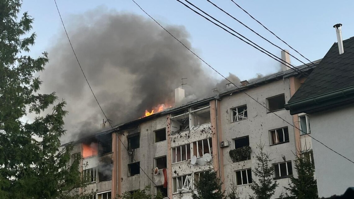 Утром 15 августа во время масштабной воздушной тревоги во Львове раздались звуки взрывов, россияне попали по жилым домам.