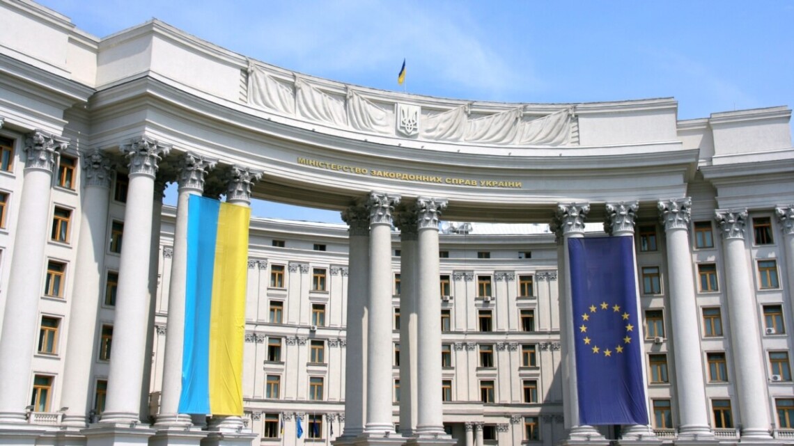 В Министерстве иностранных дел отреагировали на заявление главы канцелярии генсека НАТО о том, что Украина могла бы отказаться от части своей территории в обмен на членство в Альянсе.