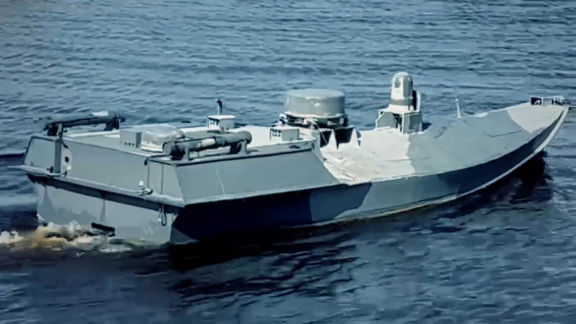 СБУ показала видео с надводными морскими дронами SeaBaby, которые атаковали Крымский мост, российский десантный корабль и танкер.