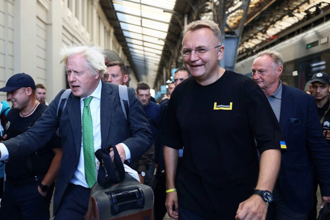 Бывший премьер Британии Борис Джонсон ещё со вчерашнего дня находится с необъявленным визитом в Украине.