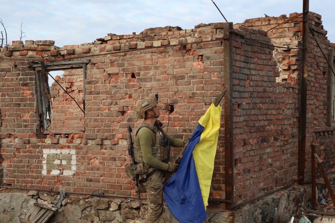 Третья отдельная штурмовая бригада подняла флаг Украины над Андреевкой в Донецкой области.