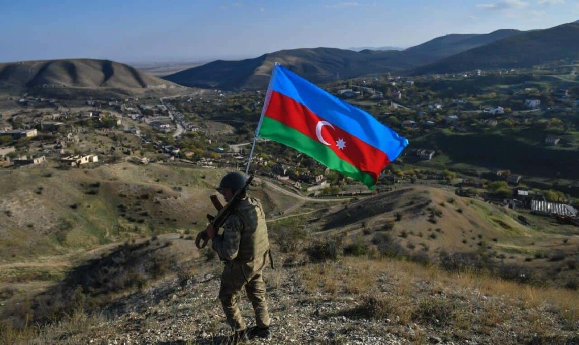 Минобороны Азербайджана объявило о начале антитеррористических мероприятий в Карабахе для восстановления конституционного строя страны.