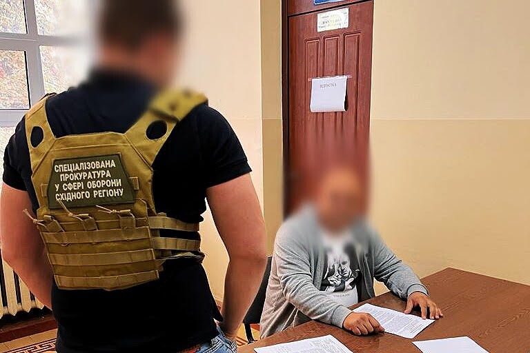 Правоохранители объявили подрозрение бывшему руководителю Днепропетровского областного территориального центра комплектования и социальной поддержки.