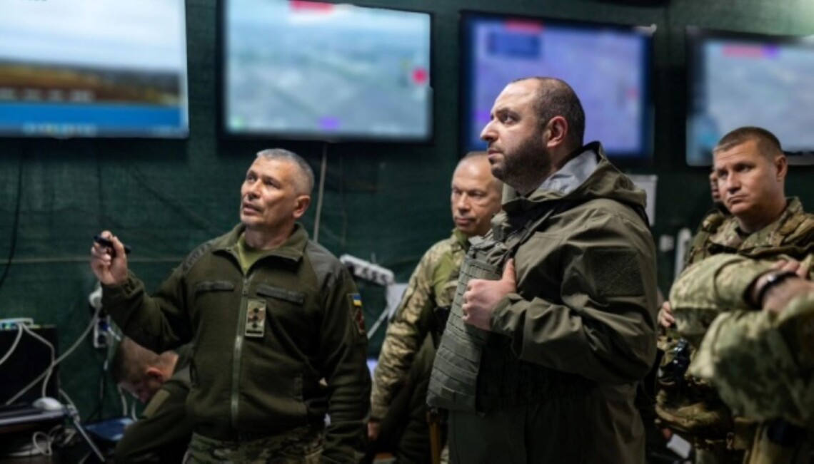В воскресенье, 8 октября, министр обороны Украины Рустем Умеров посетил боевые бригады, которые защищают государство на восточном направлении.