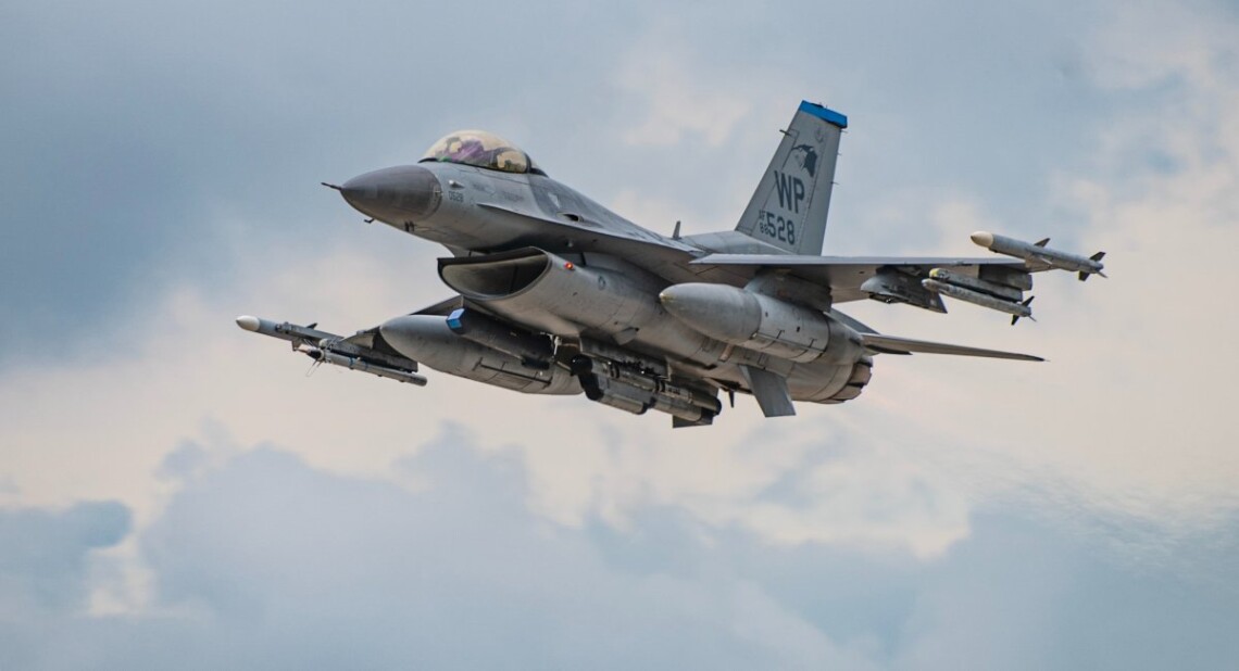 Как известно, Нидерланды и Дания возглавили усилия по обучению украинских пилотов полетам на F-16 и поставке истребителей в Украину.