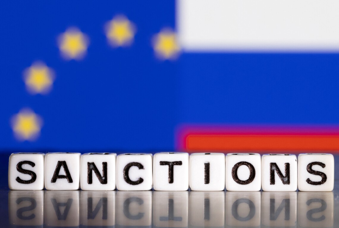 Евросоюз возвращается к обсуждению нового пакета антироссийских санкций. Его могут утвердить в ноябре-декабре.
