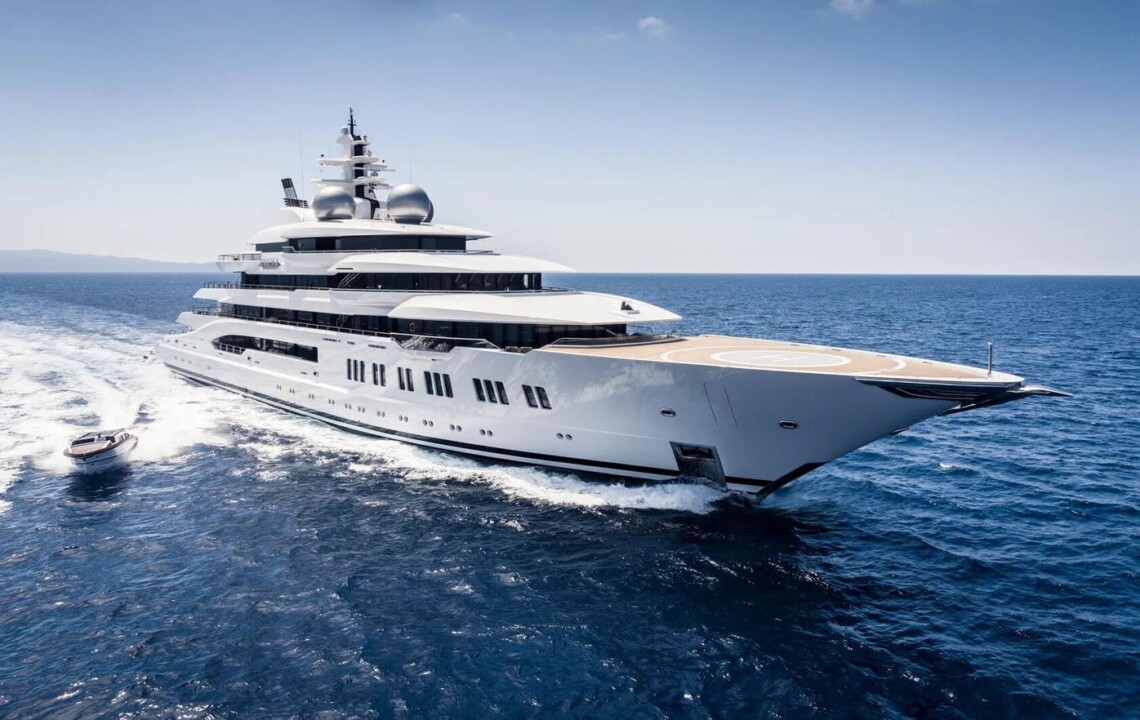 США через суд будут добиваться права собственности на яхту стоимостью 300 млн долларов, которая принадлежит российскому подсанкционному олигарху Сулейману Керимову.