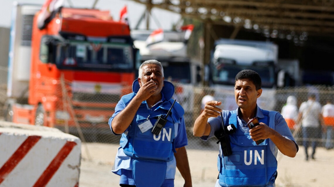 ООН будет вынуждена прекратить работу в Секторе Газа в среду вечером из-за нехватки топлива. В ответ ЦАХАЛ опубликовал снимок емкостей с горючем в одном из районов анклава и посоветовал попросить у ХАМАС.