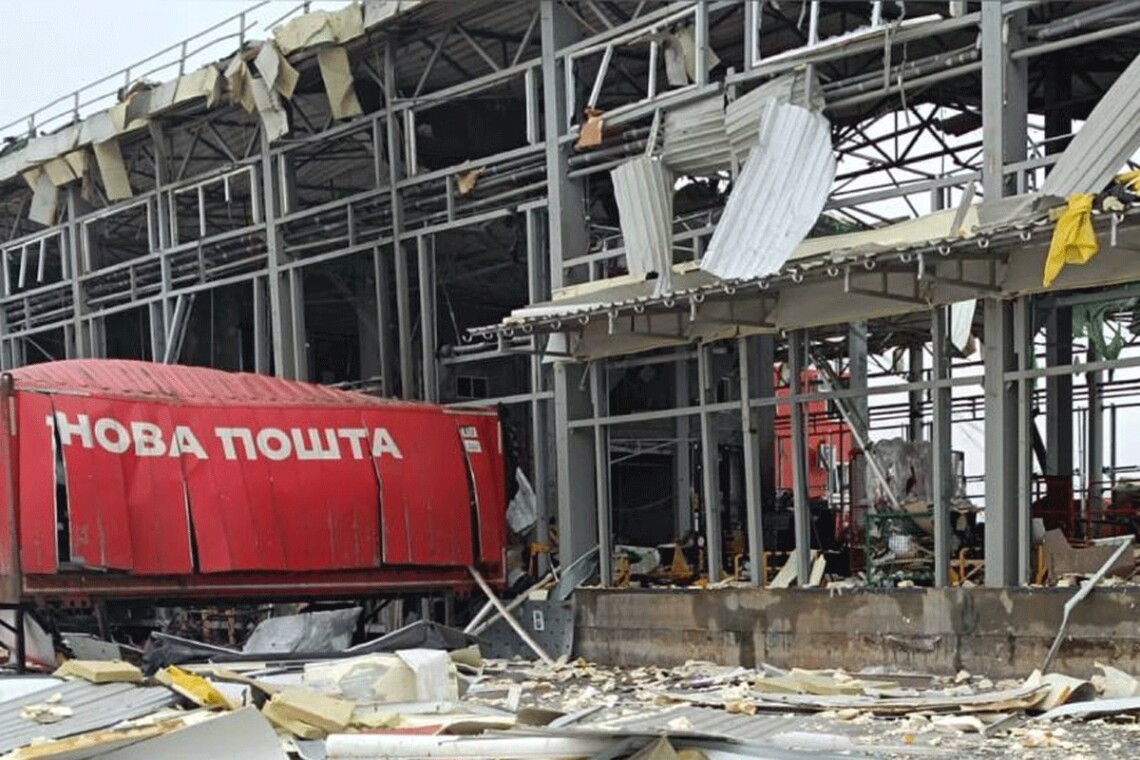 В больнице остается 14 из 17 пострадавших в результате ракетного удара по терминалу Новой почты в Коротиче.