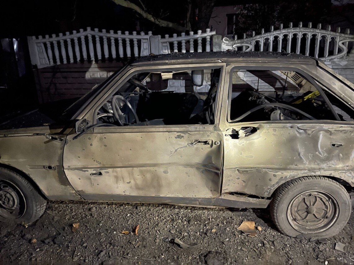 Над Днепропетровской областью сбиты две ракеты. Их обломки упали в Днепровском районе и повредили дома и автомобили.