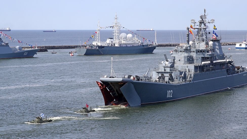 У россиян на сегодня есть более 30 единиц боевых кораблей, это не считая небольших лодок и вспомогательного флота.