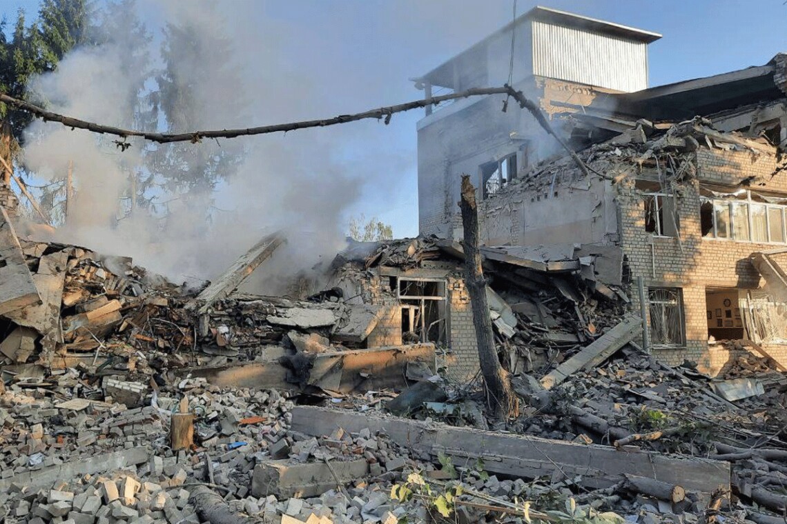 В результате атак россии повреждено 1455 украинских больниц и более 3,5 объектов образования.