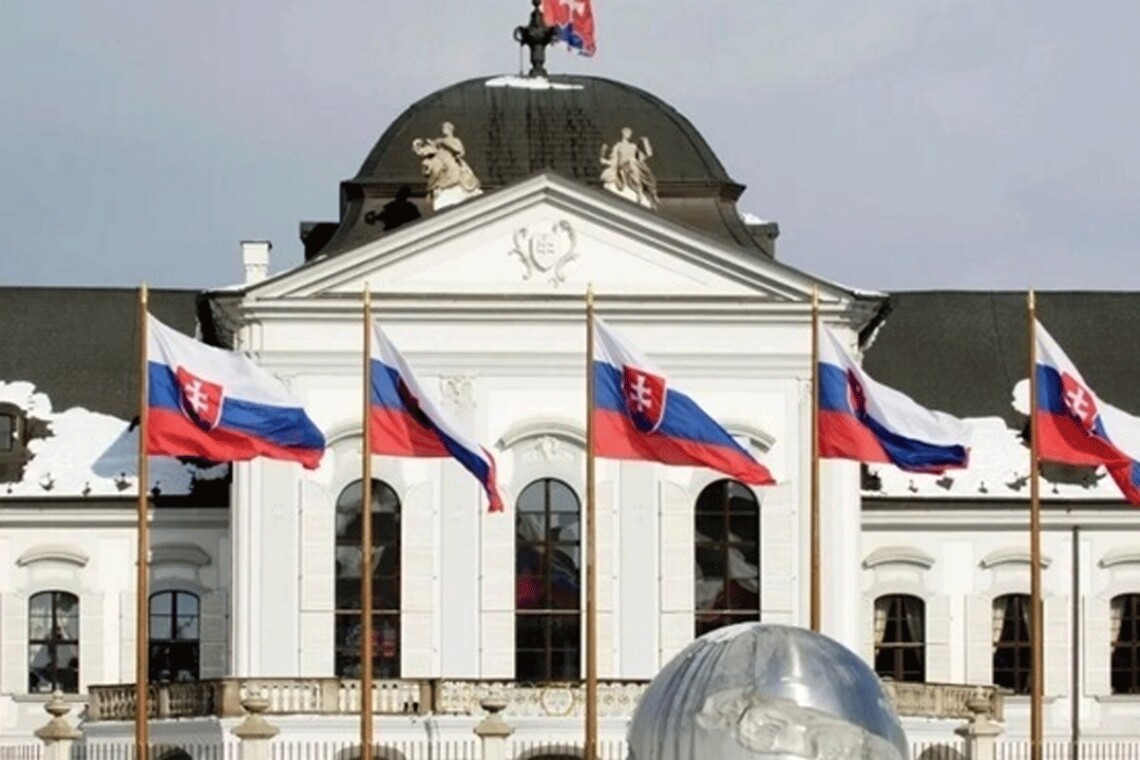 Словакия отказала Киеву в очередном пакете военной помощи на 40 млн евро, который подготовило бывшее руководство Минобороны.