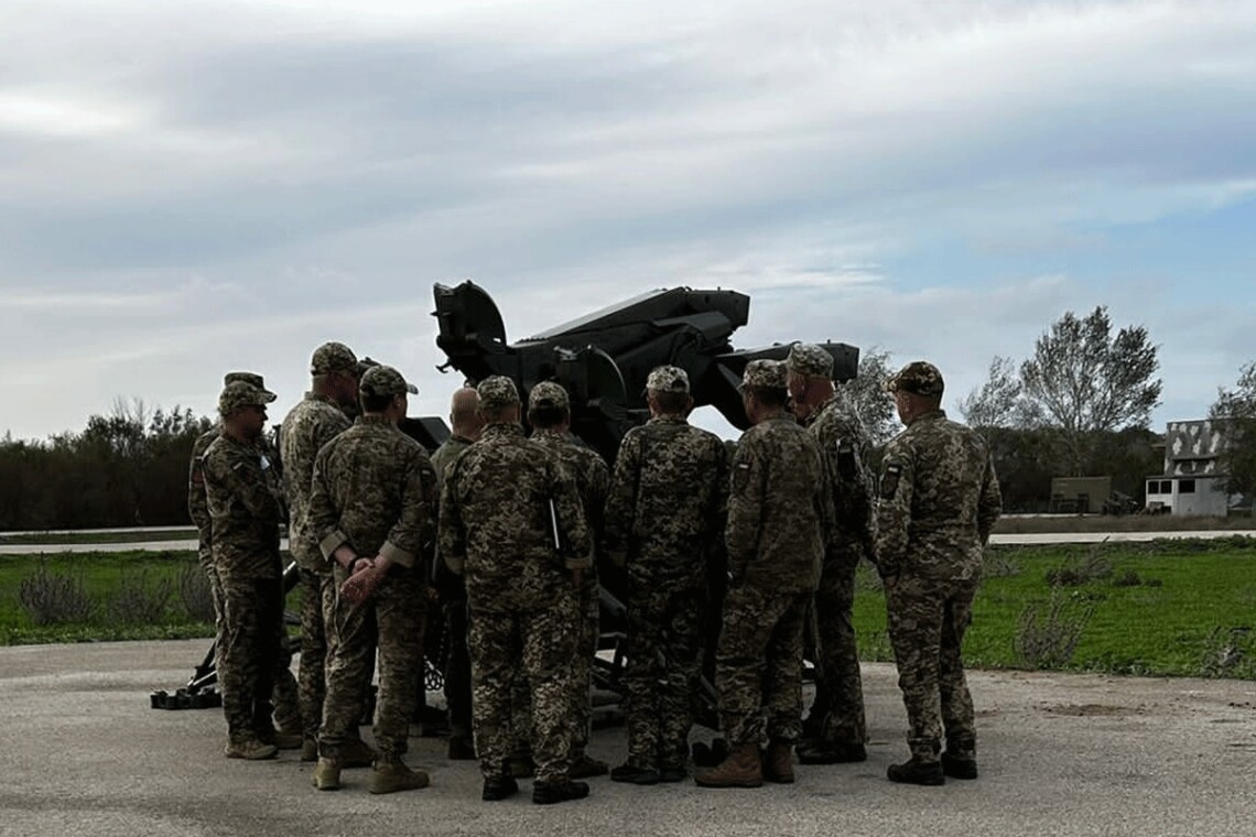 Несколько десятков украинских военнослужащих будут учиться работать на ракетном комплексе Hawk.