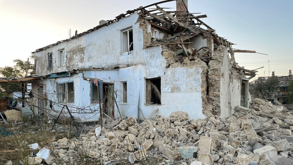 Количество пострадавших в результате обстрела села Новорайск на Херсонщине увеличилось до шести человек. Об этом сообщил глава ОВА Александр Прокудин.