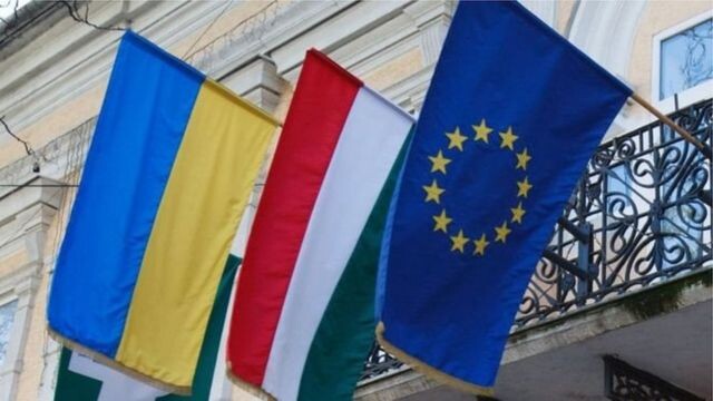 В Венгрии спросят своих граждан о поддержке членства Украины в ЕС, однако во время консультаций правительство Орбана готовится использовать аргумент с притеснениями прав венгерского меньшинства.