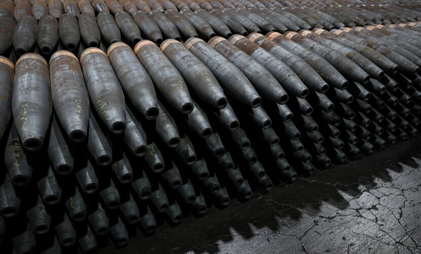 Министра попросили прокомментировать публикацию, согласно которой ЕС проинформировал страны-члены, что обязательство предоставить Украине 1 миллион артиллерийских боеприпасов до марта 2024 года вряд ли будет выполнено.