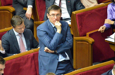 Глава фракции «БПП» Юрий Луценко заявил, что готовит законопроект, в котором предусмотрено не 200, а 400 кубических метров газа в сезон по льготной цене.