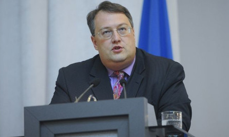 Народный депутат Антон Геращенко заявил о необходимости сокращения количества народных депутатов в несколько раз.