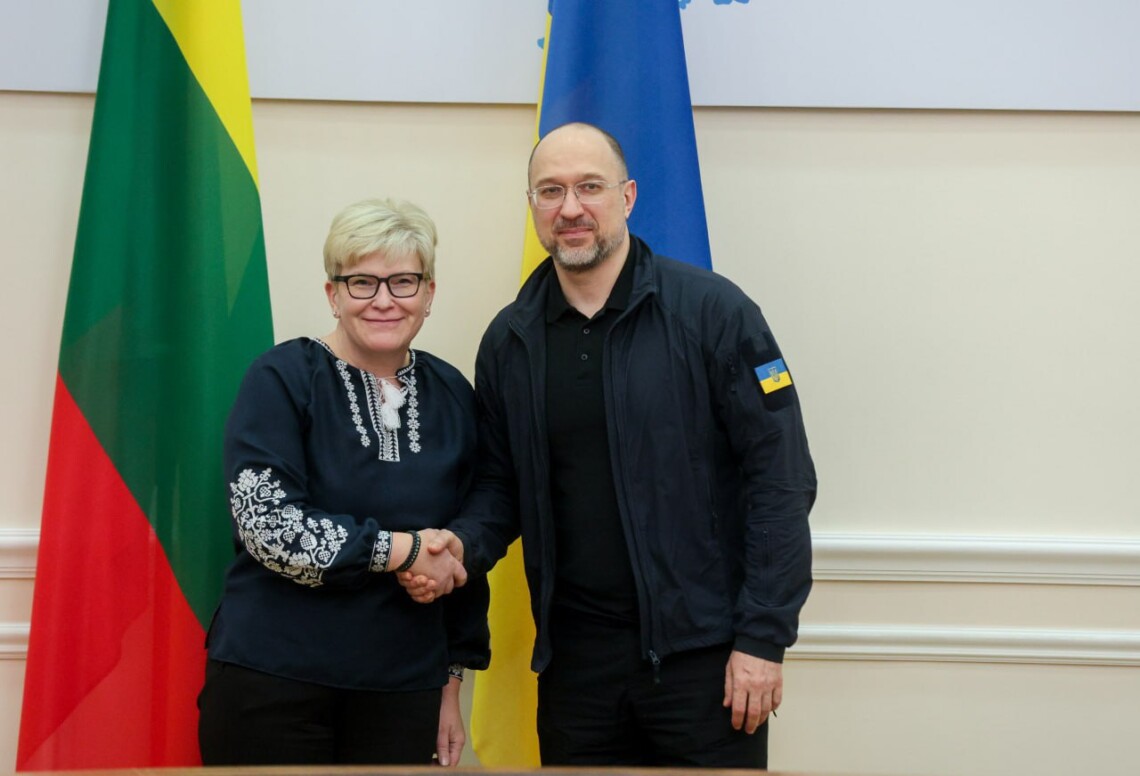 Правительство Литвы планирует утвердить трёхлетний план военной и другой помощи Украине. В пакет будет включена помощь сразу по нескольким направлениям.
