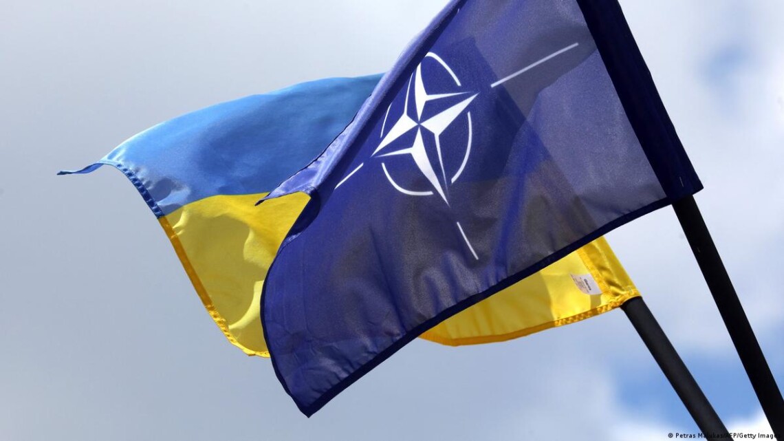 В НАТО остаются разногласия относительно быстрого вступления Украины из-за позиции США и Германии – они хотят, чтобы процесс определялся условиями, а не политическими соображениями.