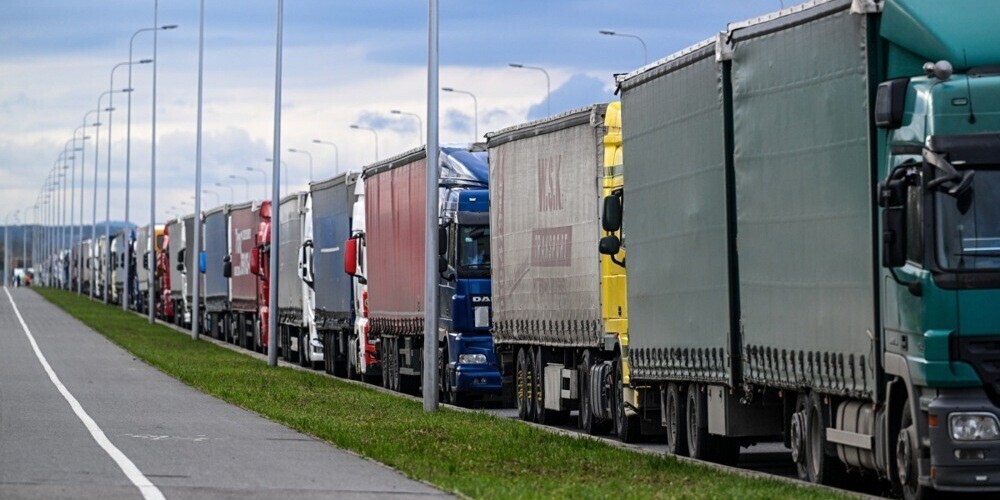 На КПП Ужгород-Вишне Немецкое 1 декабря в очередях стоят около 600 грузовиков, при этом словацкие перевозчики начнут свой пикет сегодня ближе к вечеру.