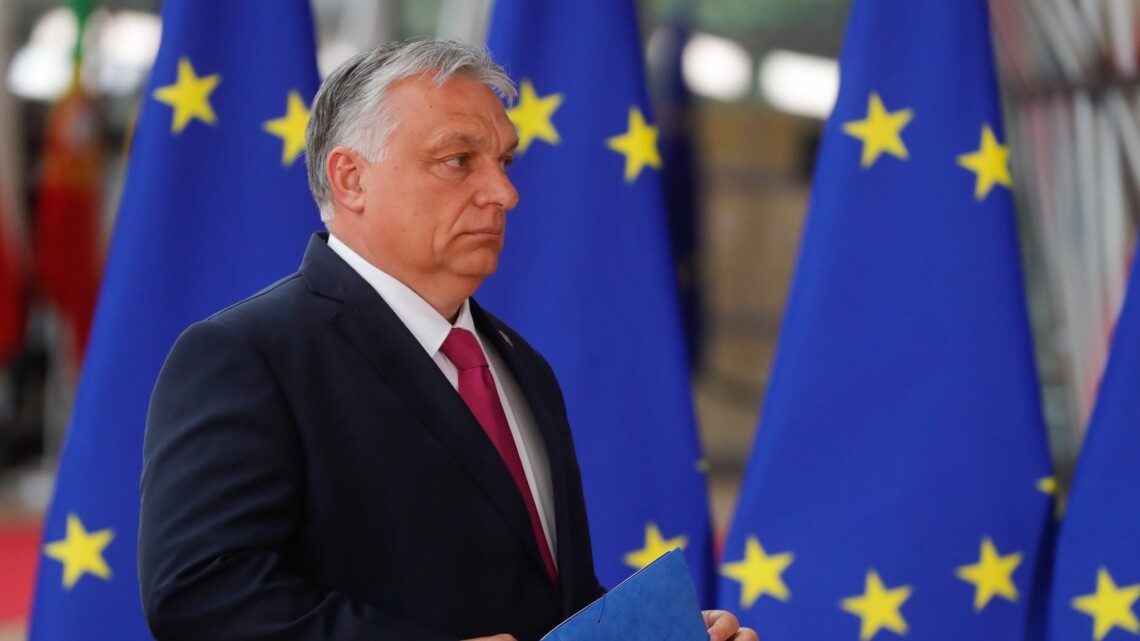 В ЕС обсуждают варианты как реагировать на намерения Венгрии блокировать важные решения по Украине. Одним из вариантов – наиболее ядерным – является применение процедуры по статье 7.