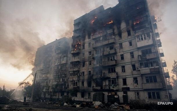 В частности, на Горловском направлении в Часовоярской общине погиб один человек, повреждены шесть частных домов, три многоэтажки и промышленное здание