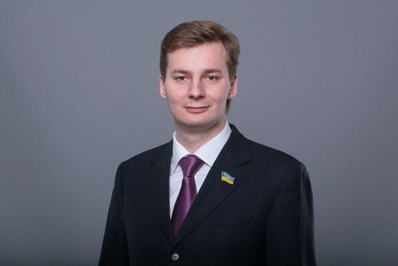 Внефракционный Дмитрий Шпенов решил досрочно отказаться от мандата. Это уже третий нардеп за последнее время.