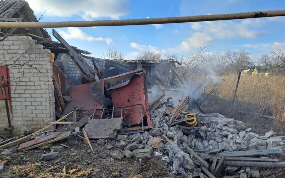 Оккупационные войска россии во вторник, 5 декабря, ударили по городу Часов Яр Донецкой области. В результате атаки пострадали мирные жители.