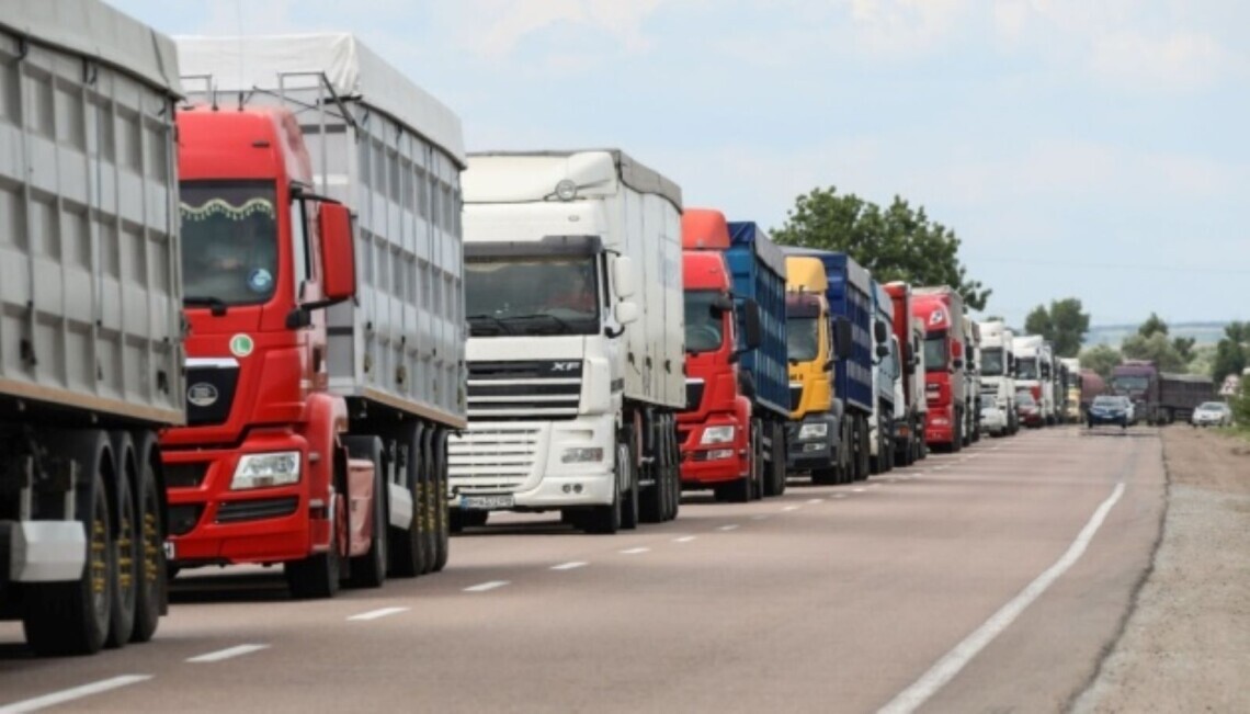 Украинские таможенники заявили, что во все дни забастовки через границу на КПП Ужгород проходило около 200 грузовиков.