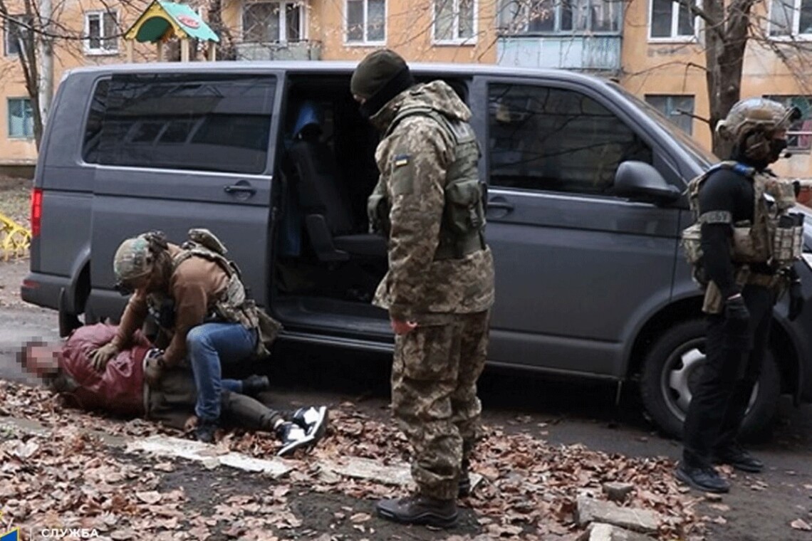 СБУ задержала российского информатора, который для разведки позиций ВСУ в Краматорске Донецкой области.