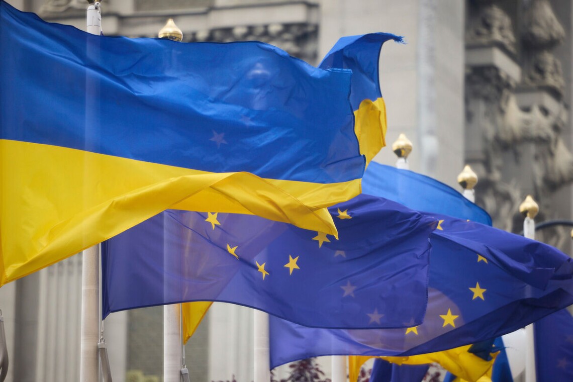 Еврокомиссия намерена собрать на нужды Украины 15 млрд евро к 2027 году в виде доходов от активов россии.