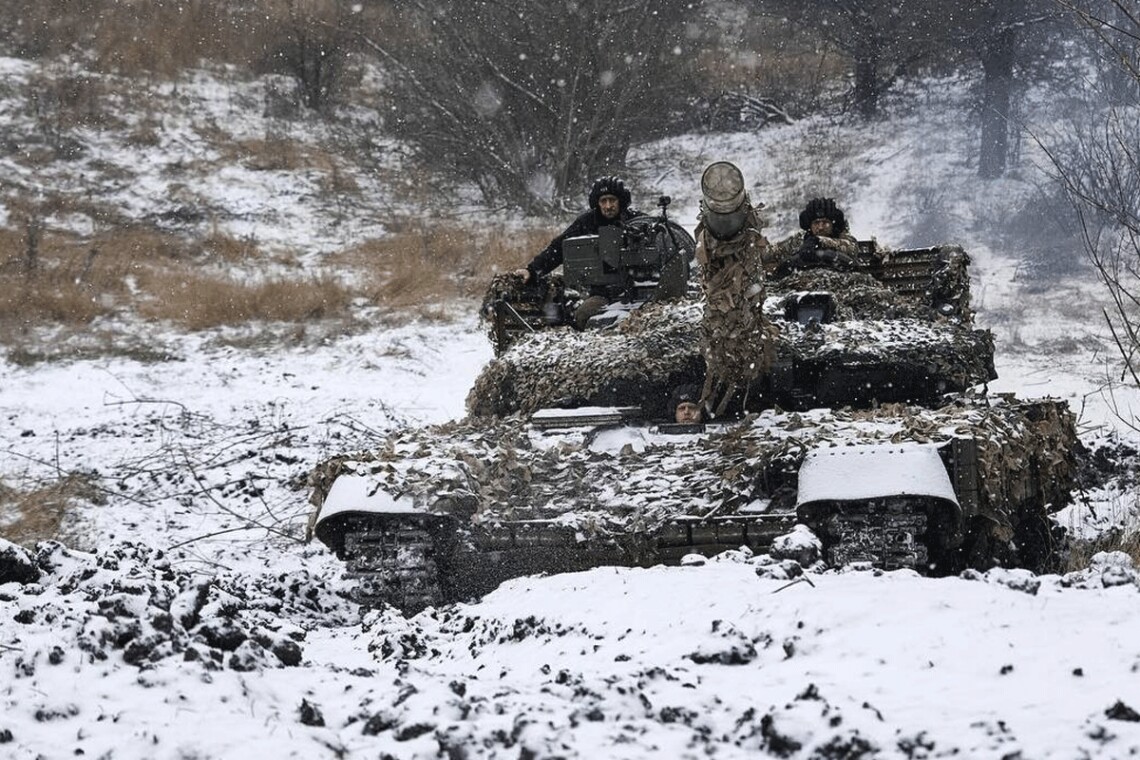Президент поздравил Сухопутные войска Украины с их днём, почтив солдат за храбрость. А главнокомандующий назвал военных надёжной основой армии.