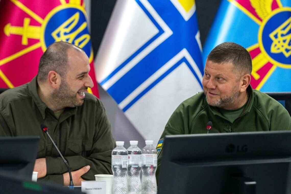 Министр обороны Украины Рустем Умеров сообщил, что замена главнокомандующего Вооруженных сил Украины Валерия Залужного в данный момент не обсуждается.