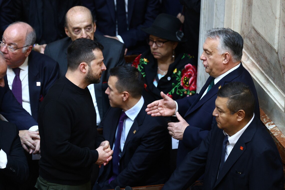 Президент Владимир Зеленский рассказал о недавнем разговоре с венгерским премьер-министром Виктором Орбаном. Лидеры встречались на инаугурации Хавьера Милея.