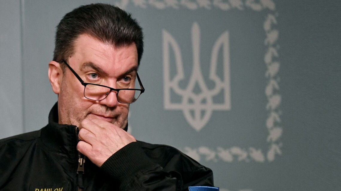 Слухи о разногласиях между военным и политическим руководством Украины являются безосновательными, считает секретарь СНБО Алексей Данилов.