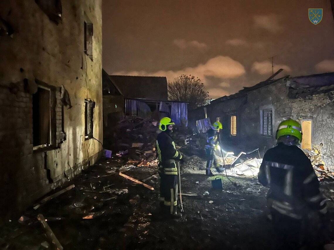 Россияне больше шести часов атаковали Одесскую область дронами. В Одессе повреждено общежитие и ещё несколько зданий, в Измаильском районе – складские помещения. Есть раненые.