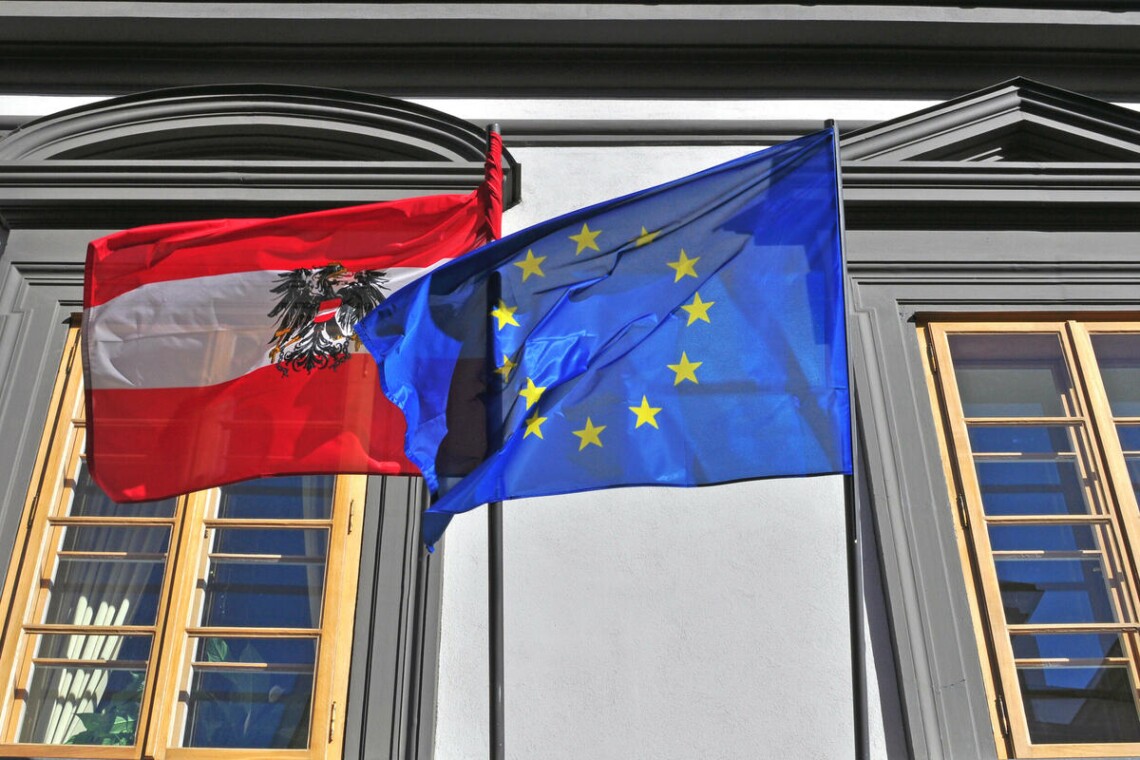 Австрия не поддержала введение нового пакета санкций ЕС против россии на заседании членов блока, посвященному этому вопросу. Вена хочет, чтобы Украина сначала убрала Raiffeisen Bank из списка спонсоров войны.